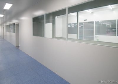 Panneau sandwich, salle blanche, plafond, cloison, vitrage bi affleurant