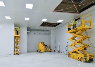 Installation de plafond dans une salle blanche conception par Rosin Entreprise