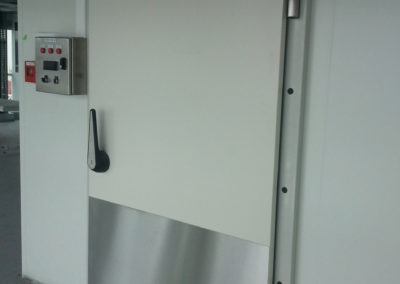 Porte battante de chambre froide
