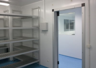 Porte battante de chambre froide, rayonnage