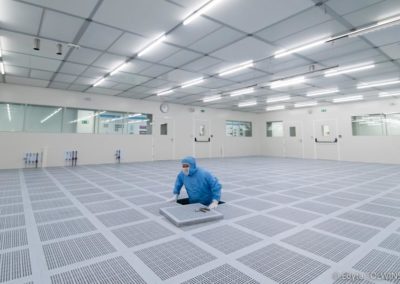 Salle propre, vitrage bi affleurant, plancher technique